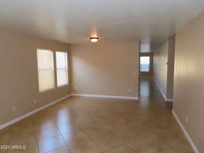 Foto del edificio - 33816 N Cherry Creek Rd