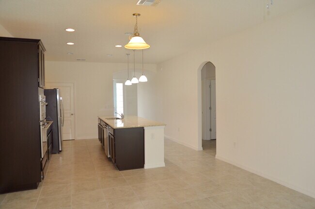 Building Photo - Nice 4/2 House with 2-Car Garage in Stonew...