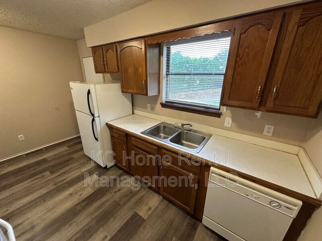 Building Photo - 426 Castle Dr