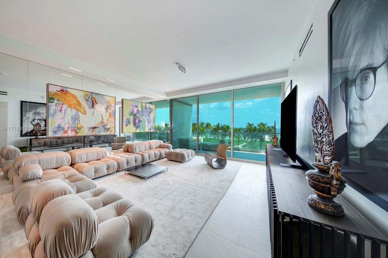 Foto principal - 10203 Collins Ave