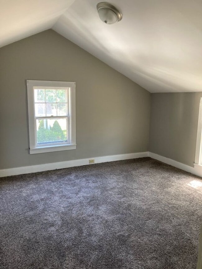 Building Photo - 809 Center St