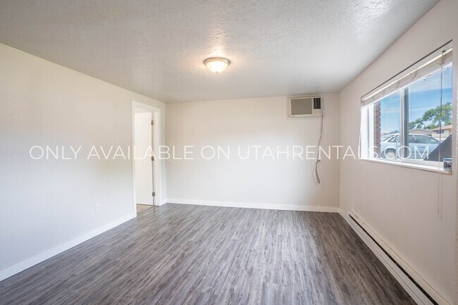 Building Photo - 1092 N 150 W