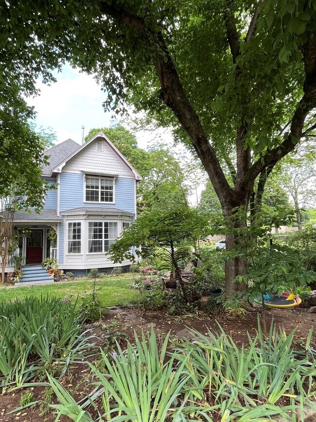 Foto del edificio - HISTORIC DOWNTOWN  3 bedroom 2.5 bath home