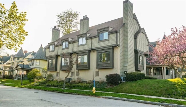 Foto del edificio - 549 University Ave