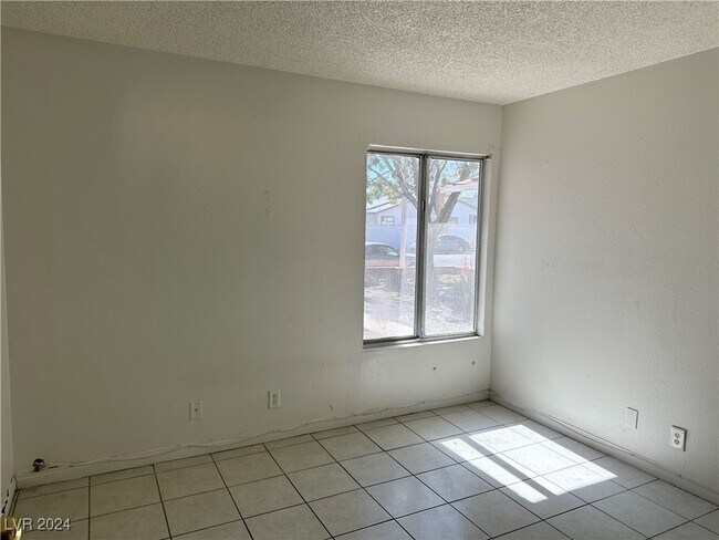 Foto del edificio - 5436 Burkshire Dr