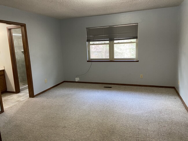 Building Photo - 1611 S Fairfield Dr