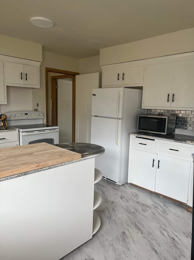 Kitchen pic #1 - 8628 W Capitol Dr