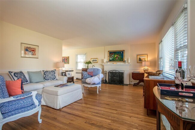 Foto del edificio - 370 Oakland Beach Ave