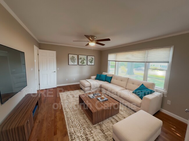 Building Photo - 203 Crescent Dr