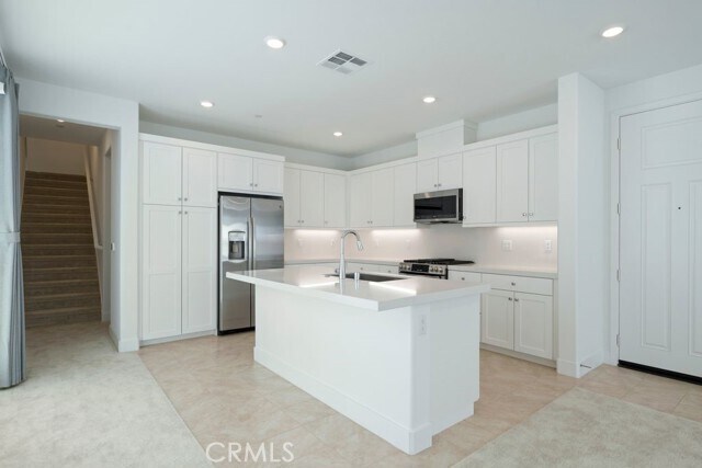 Building Photo - 430 Lobata