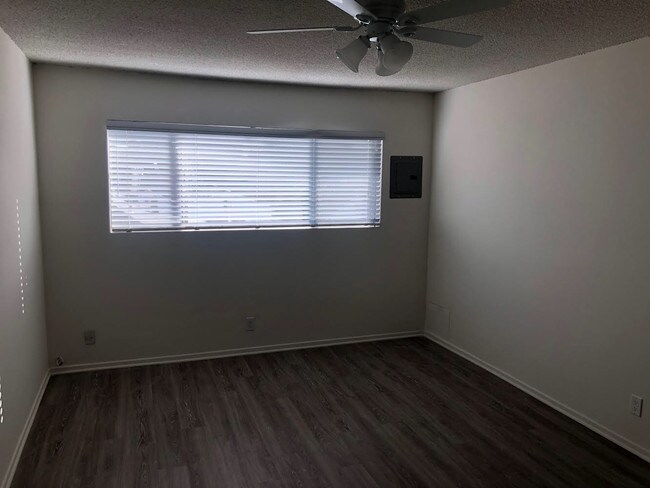 Foto del edificio - 5942 Malabar St