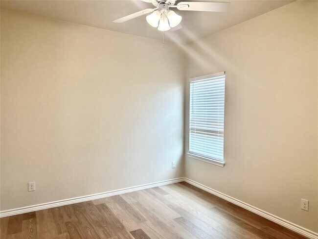 Building Photo - 455 CR 306