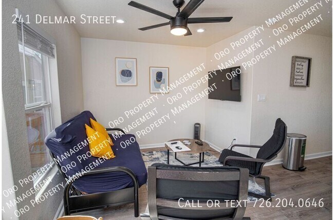 Building Photo - Adorable 2BR Home Close to Riverwalk and Downtown