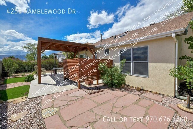 Foto del edificio - 4255 Ramblewood Dr