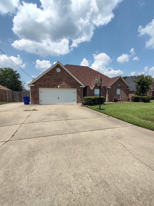 Building Photo - 5330 Wellington Ln