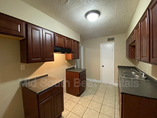 Foto del edificio - 4461 Tarleton Dr