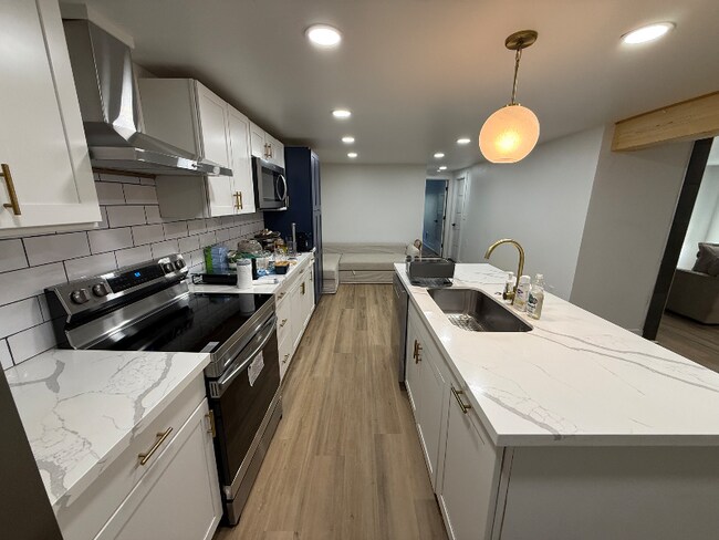 Building Photo - 5502 E L St