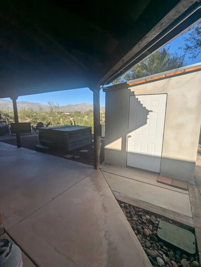 Building Photo - Spacious 4-Bedroom Estate with Chef’s Kitchen