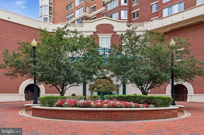 Building Photo - 2121 Jamieson Ave