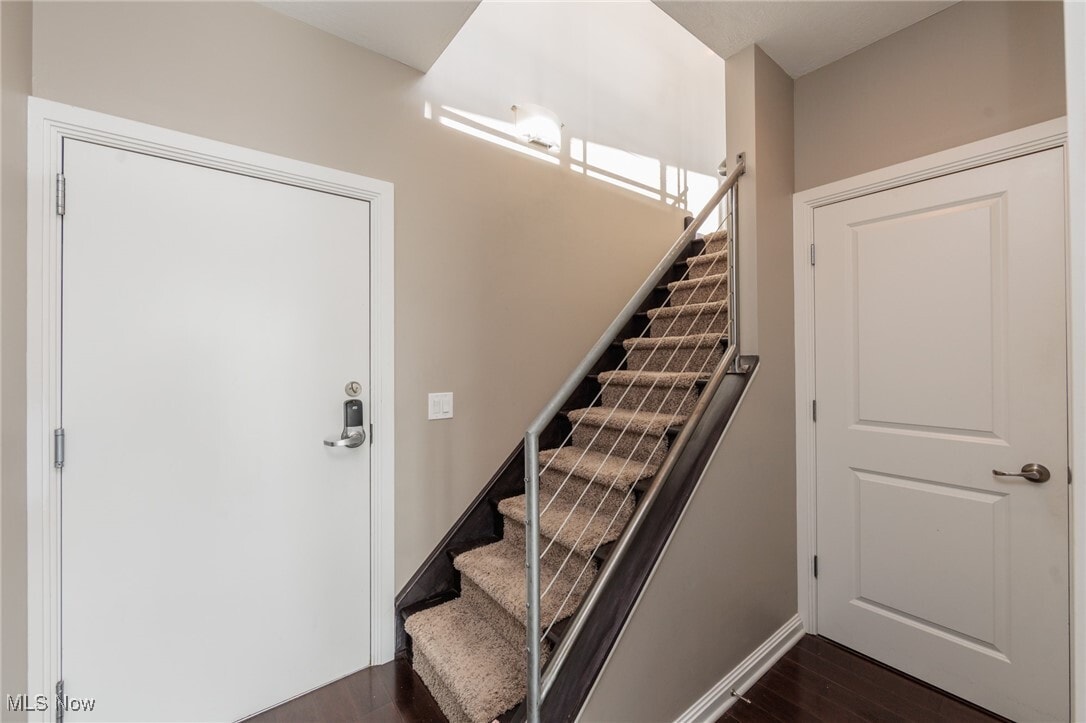 1237 Washington St Cleveland, OH 44113 – photo 4