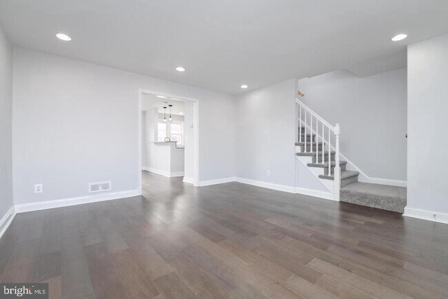 Building Photo - 3755 Ravenwood Ave