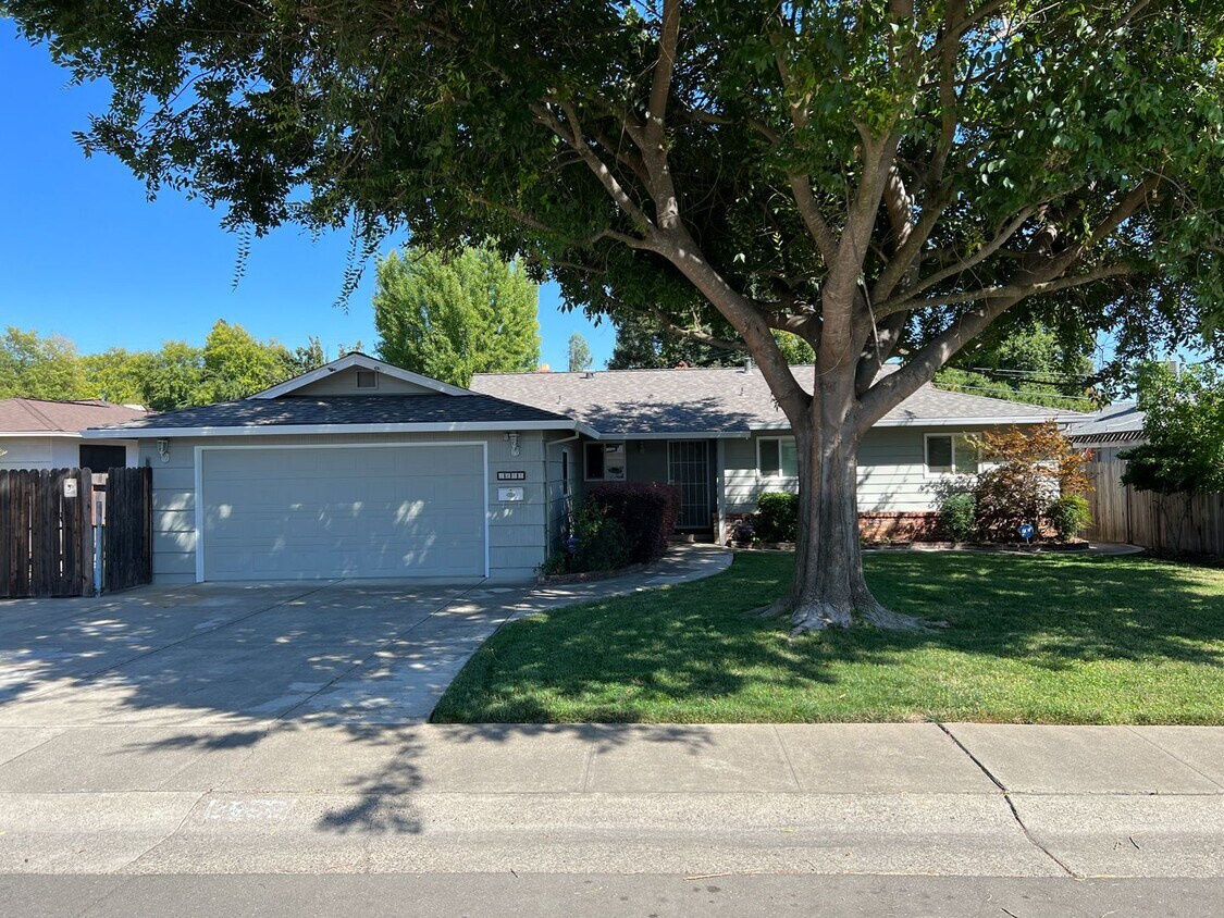 Foto principal - Charming Neighborhood in Carmichael with b...