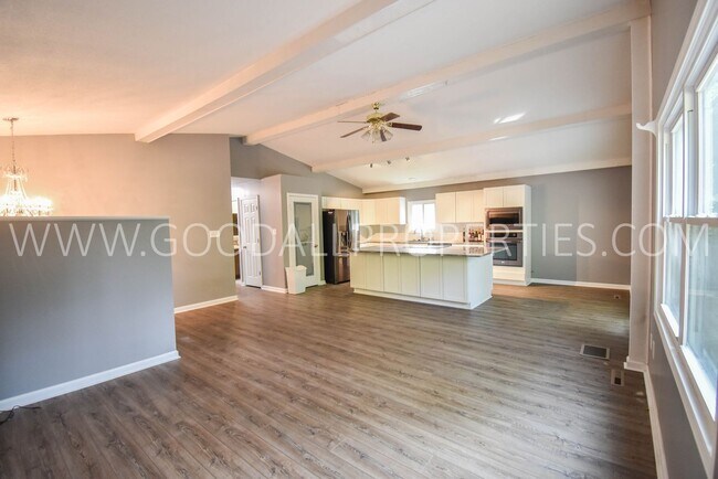 Building Photo - 3 Bedroom 2.5 Bath Newly Remodeled Home in...