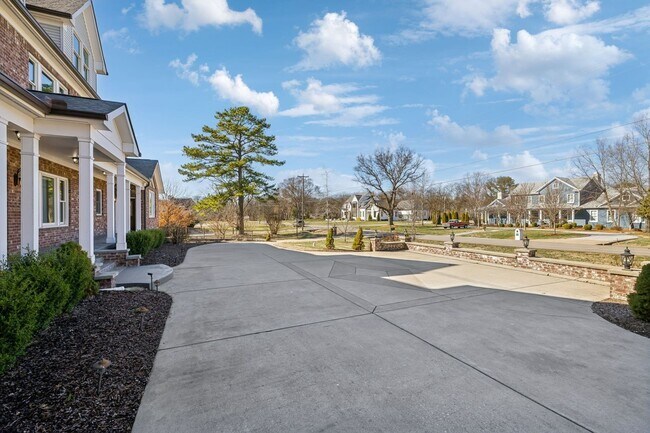 Foto del edificio - Luxury Home for Lease in Brentwood's Meado...