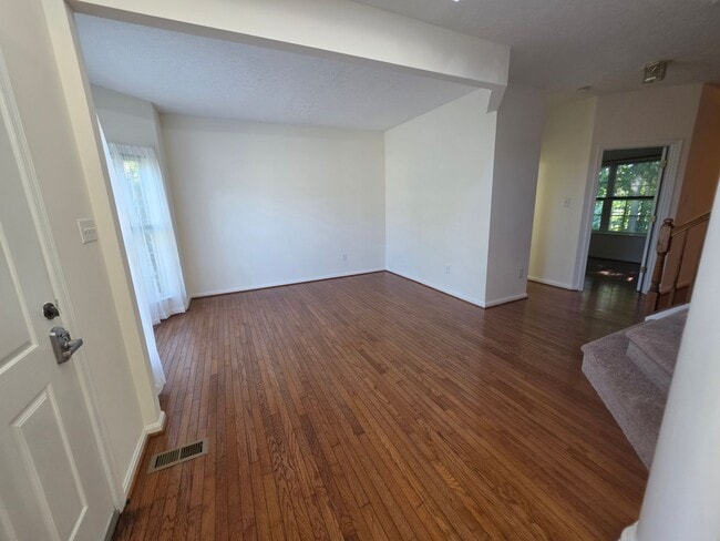 Building Photo - 558 Windsong Dr