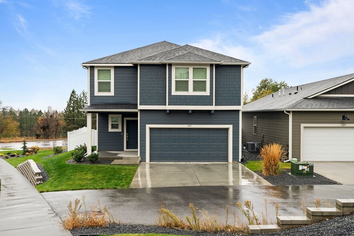 Foto principal - Newer Construction Home in Upriver Drive Neighborhood