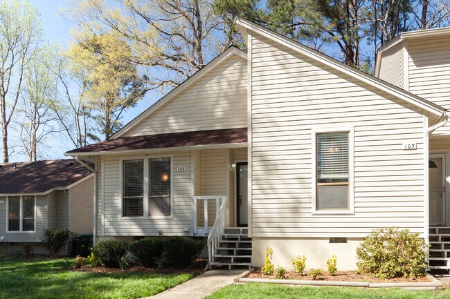 Foto del edificio - 105 Lake Pine Dr