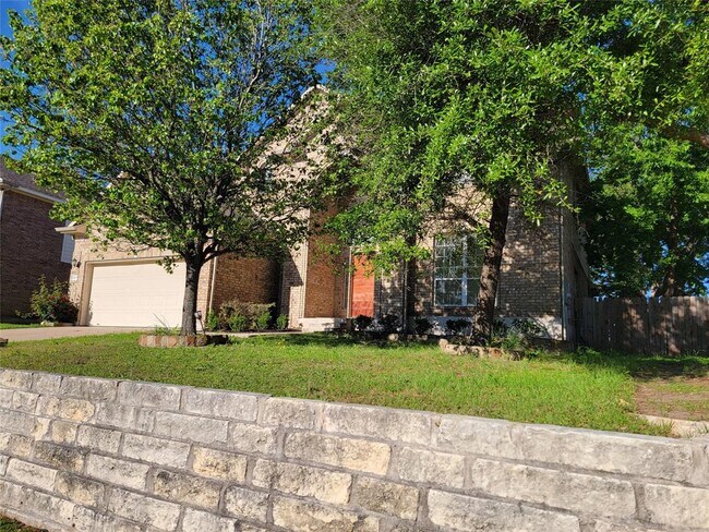 Building Photo - 405 Darkwoods Dr