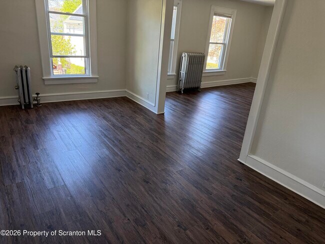 Foto del edificio - 1042 Taylor Ave