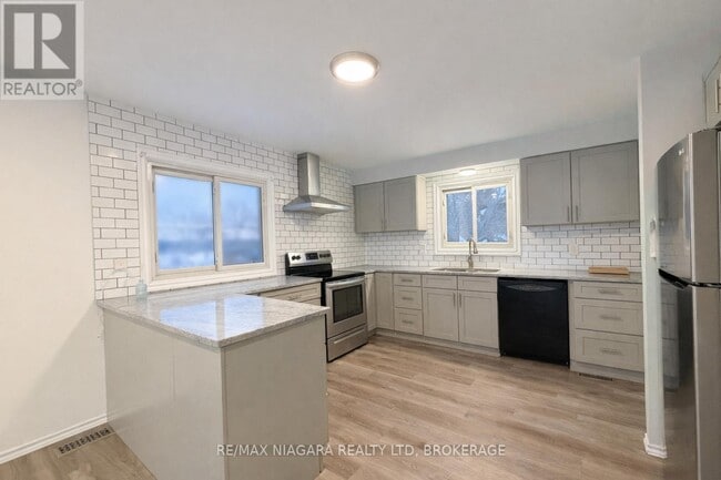 Building Photo - 128 Toulon Crescent