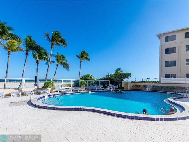 Foto del edificio - 1012 N Ocean Blvd