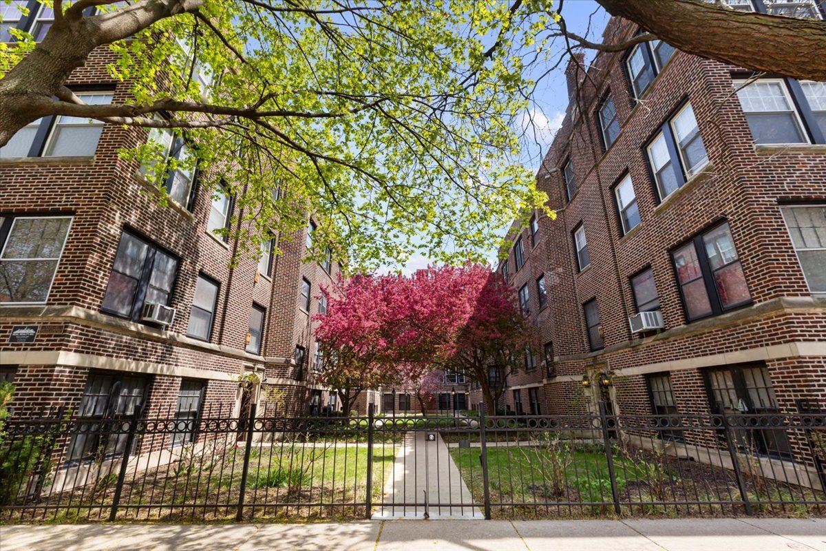 Foto principal - 5331 S Cornell Ave