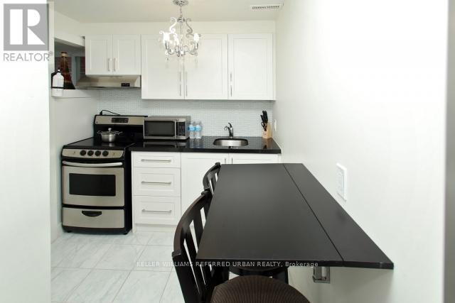 Photo du bâtiment - 1353 Davenport Rd