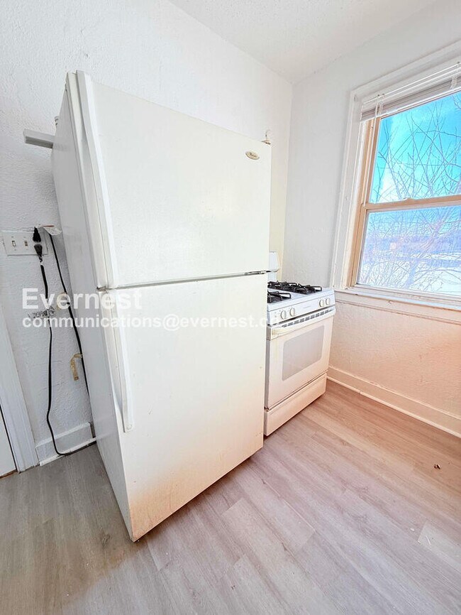 Foto del edificio - 13909 Hartwell St