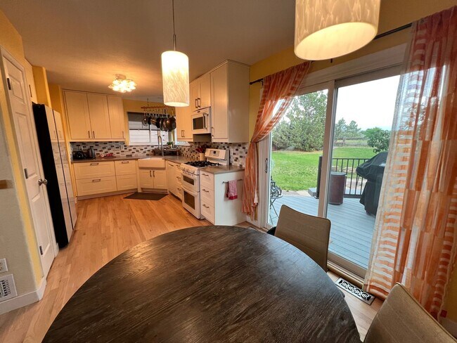 Building Photo - August 2025 - SFH 3 Bedroom + Bonus Room &...