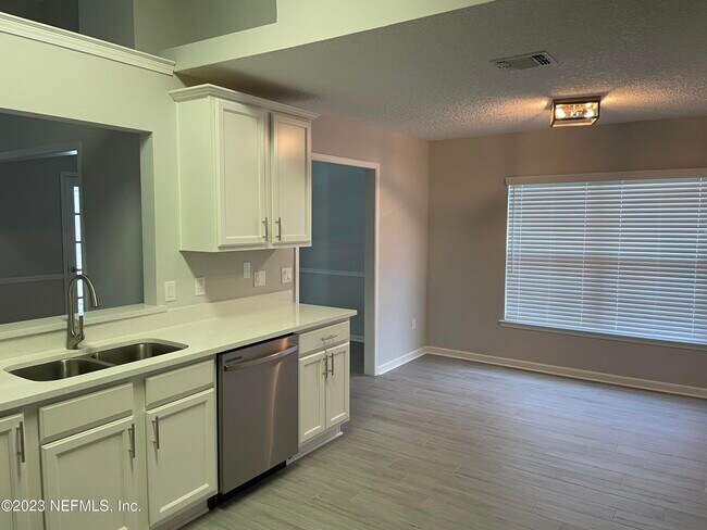 Foto del edificio - 65 Waterbridge Pl