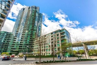 Building Photo - 231 Fort York Blvd