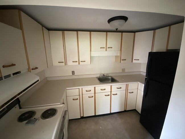 Building Photo - 23 Centennial Ave W