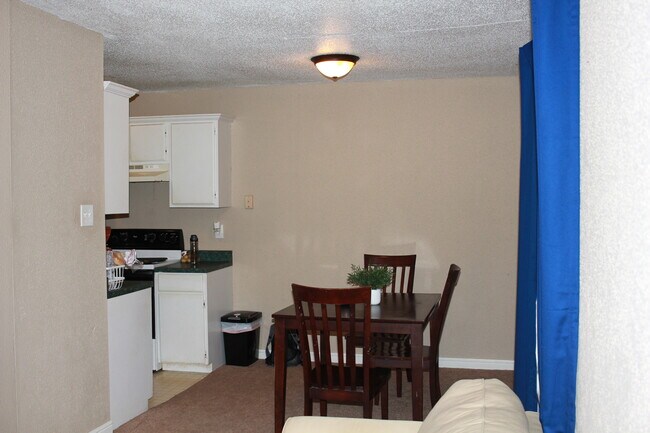 Building Photo - 1603 Brentwood Dr