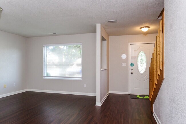 Foto del edificio - 304 E Pine Ridge Dr
