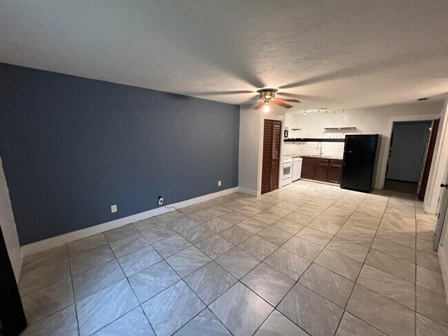 Building Photo - 1825 Seay Ct