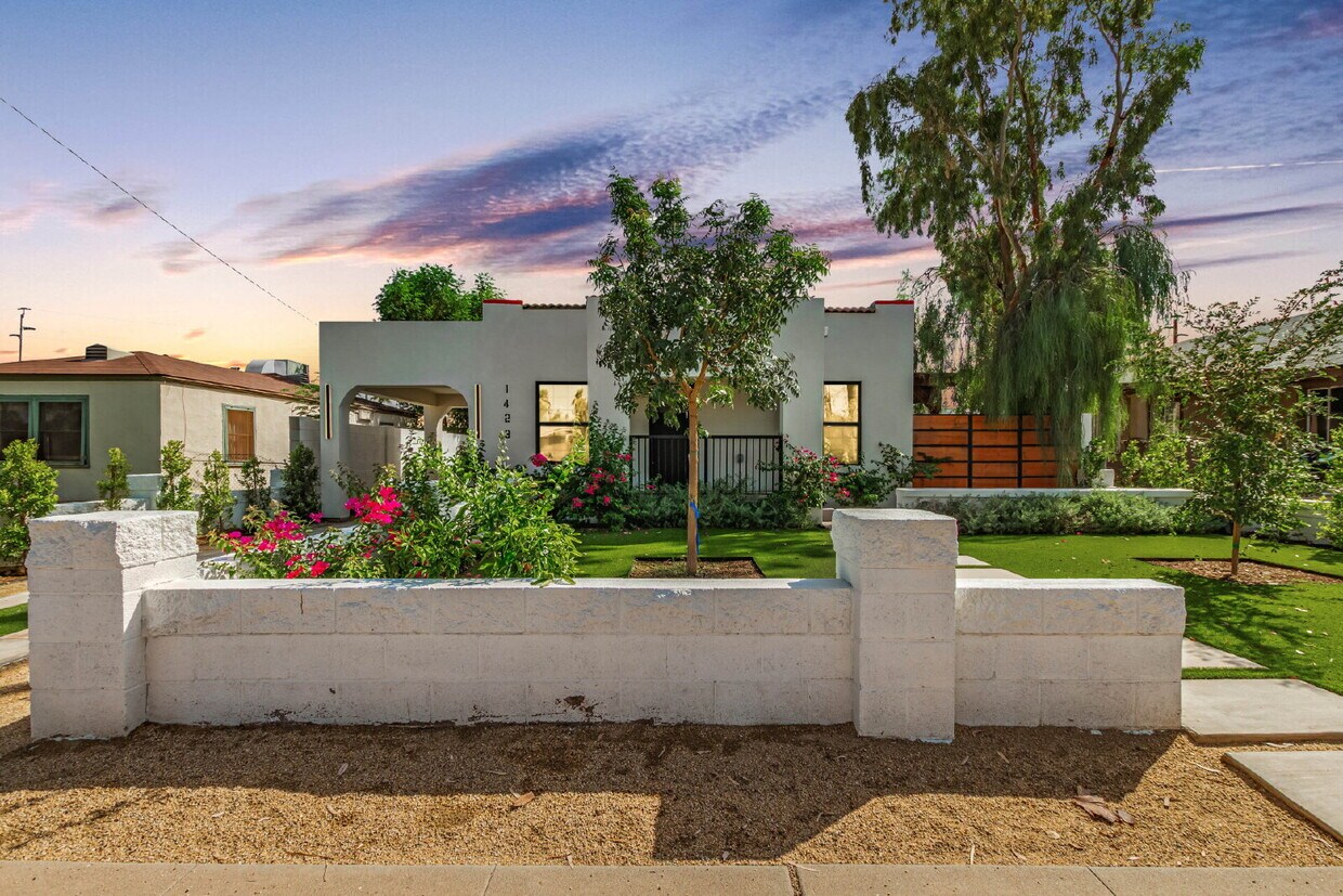 Primary Photo - Gorgeous 2-Bed, 2-Bath duplex in the Garfi...