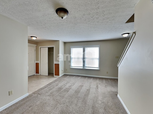 Building Photo - 926 Littleton Dr