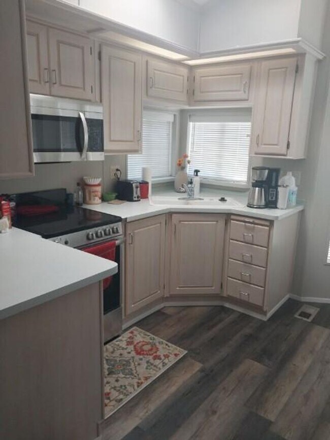 Foto del edificio - 1 bed 1 bath @ Twin Lakes 55+ Community