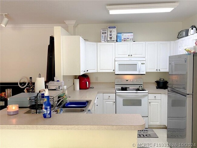 Building Photo - 4700 SW 160th Ave