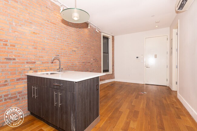 Foto del edificio - 410 Gates Ave